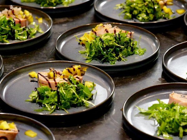 How Can UK Kitchens Boost Functionality While Maintaining a Sleek Design?